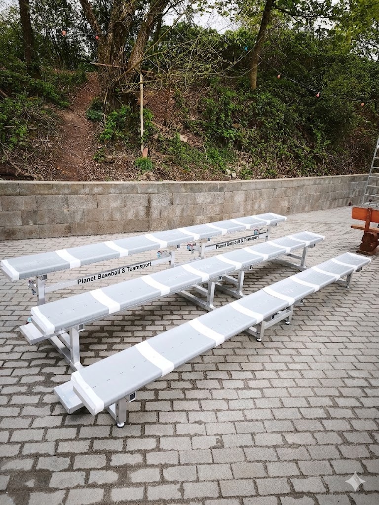 Mobile Alu-Tribüne - 24 Sitzplätze - mit Rollen